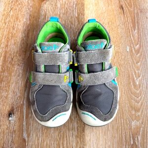 Plae shoes child size 11